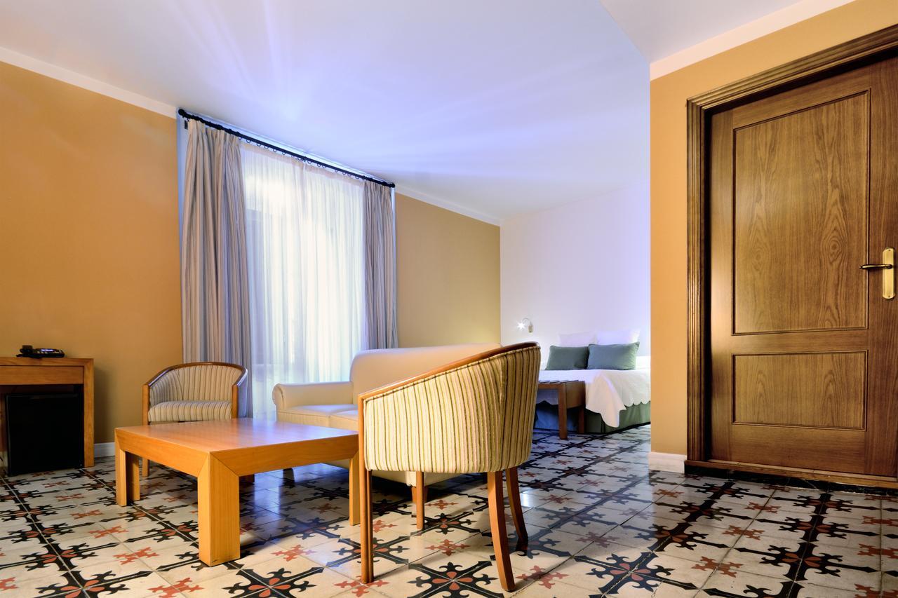 Hotel Ahc Palacio Coria Eksteriør bilde